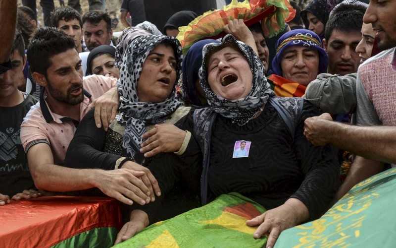 Kurdowie w podwójnym ogniu