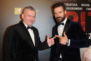 Jan Fabiańczyk „Majami” (nz. z lewej) i Piotr Stramowski na premierze filmu „Pitbull. Niebezpieczne kobiety”