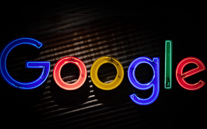 Francja nakłada grzywny na Google i Facebooka